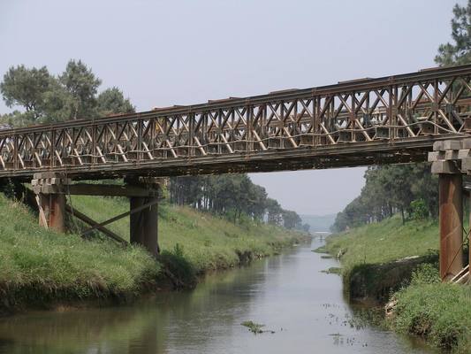China Compact 100 Prefabricated Steel Bailey Bridge for Temporary Use factory