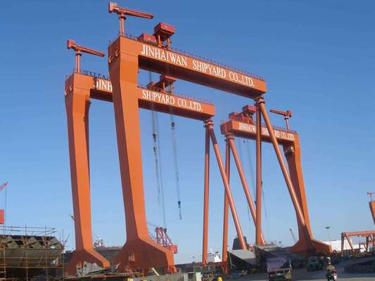 China 40M Span Portal Gantry Shipyard Cranes With Rigid Outrigger factory