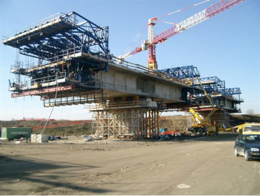 China International Standard Rigid Formwork Truss Form Traveler System factory