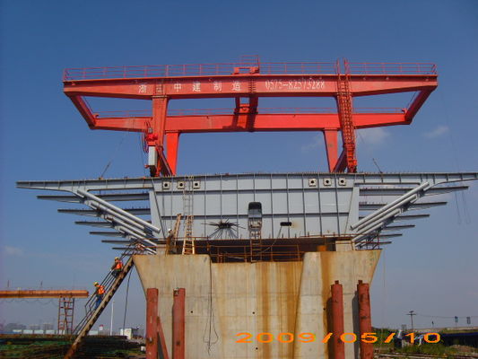 China Bridge Beam Segment Lifter Crane Launched by Hydraulic System With Steel Wheel factory