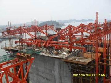 OEM High Load - Bearing Cable Stayed Rhombus Form Traveler For Bridge / Railway